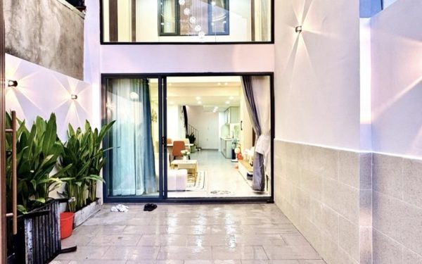 🔥 SIÊU PHẨM 05 TẦNG – MẶT TIỀN NGAY PHẠM VĂN ĐỒNG– Chuẩn đẹp 4m x 15m - 3PN Master – Sân thượng BBQ – Sổ A4 – Chỉ nhỉnh 9T🔥